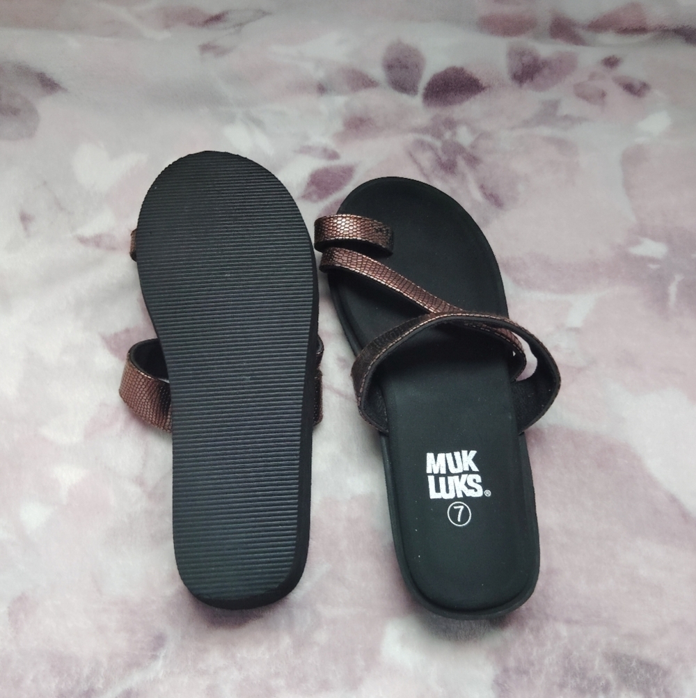 Muk Luks One Toe Sandals - Picture 4 of 4